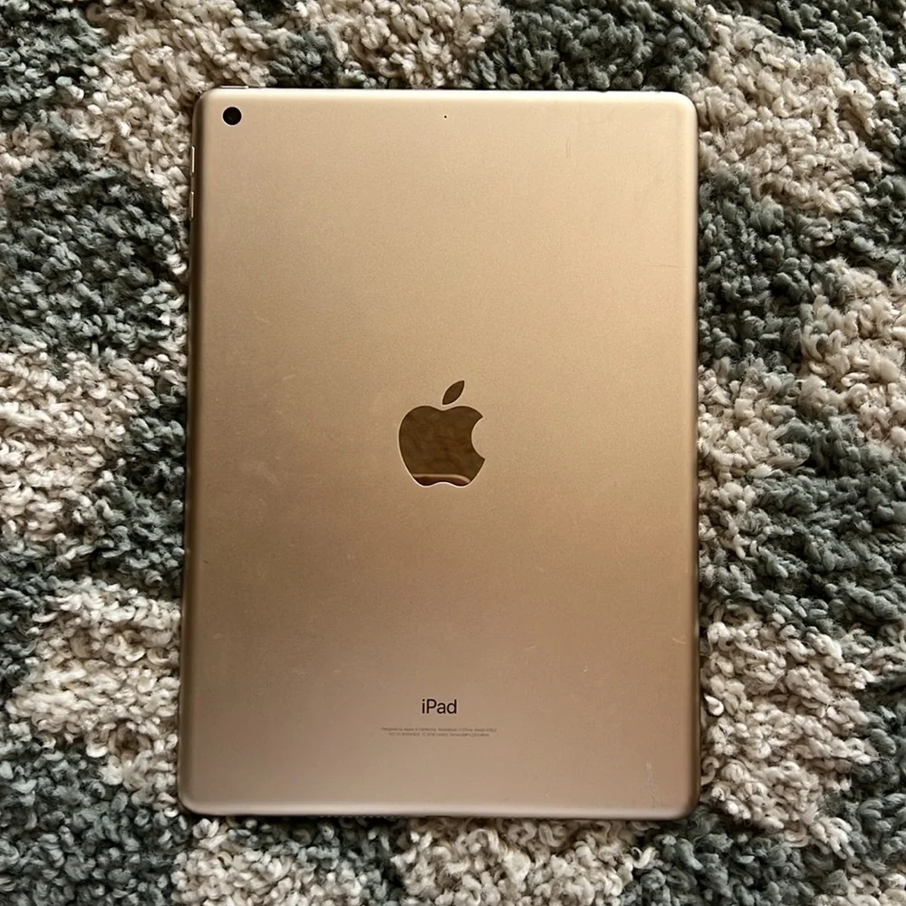 iPad 13.4.1 (5th Generation). 32GB. Rose Gold.
